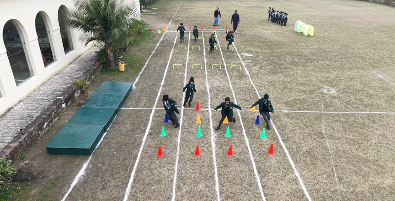 Primary students running an obstacle relay